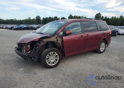 2013 Toyota Sienna Xle z USA, uszkodzony, nr VIN 5TDYK3DC2DS309829